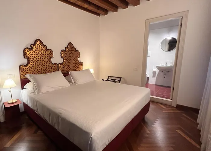 Comedia By Maddalena * Venice