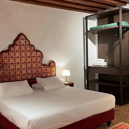 Comedia By Maddalena *