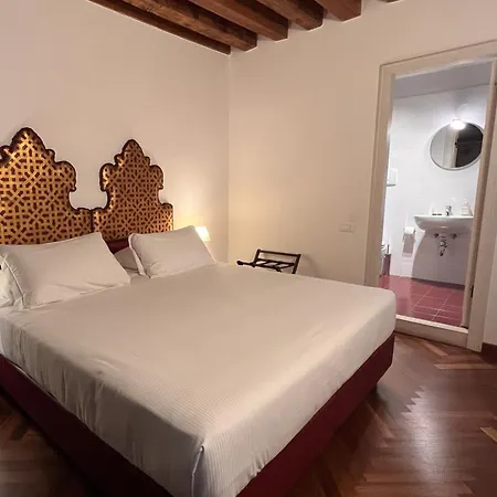 Comedia By Maddalena * Velence